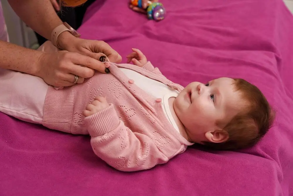 Zīdaiņu masāža un Bobata terapija